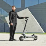 Joyor LuxeRider Elektroroller - 3200W maximale Leistung 60km Reichweite + Helm – Image 8